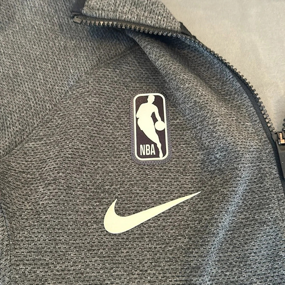 NIKE NBA Chicago Bulls Therma Flex Dri-Fit Gray Hoodie Size Medium - Picture 4 of 10